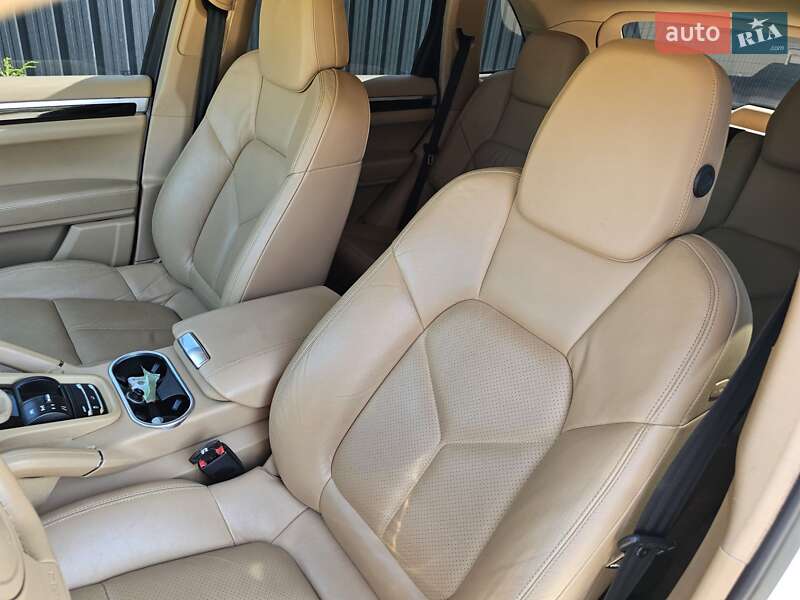 Внедорожник / Кроссовер Porsche Cayenne 2012 в Луцке