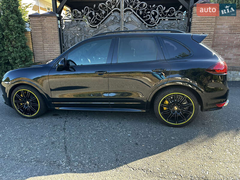 Внедорожник / Кроссовер Porsche Cayenne 2013 в Киеве