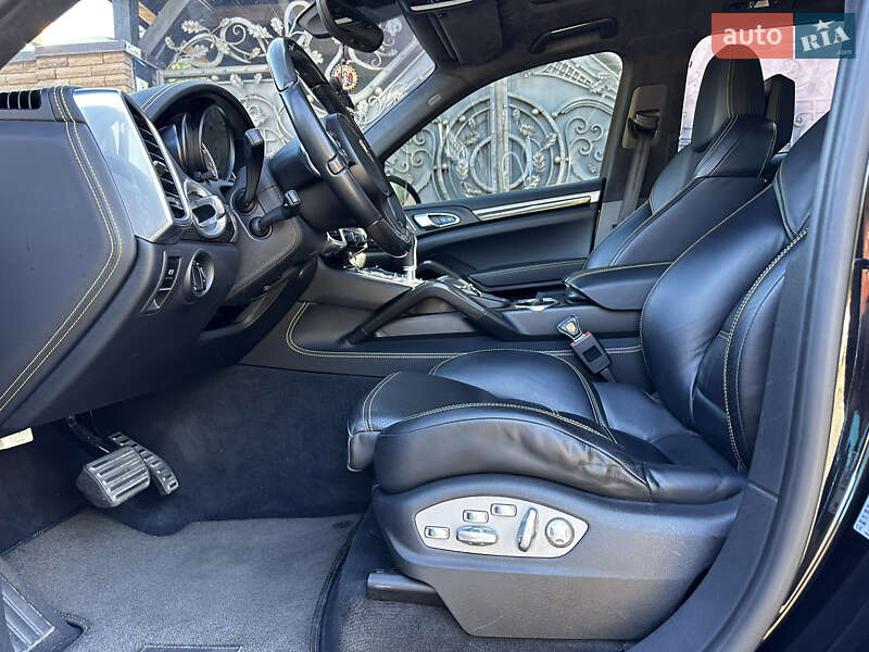 Внедорожник / Кроссовер Porsche Cayenne 2013 в Киеве