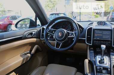 Внедорожник / Кроссовер Porsche Cayenne 2016 в 