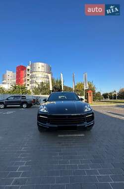 Внедорожник / Кроссовер Porsche Cayenne 2017 в 