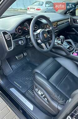 Внедорожник / Кроссовер Porsche Cayenne 2017 в 