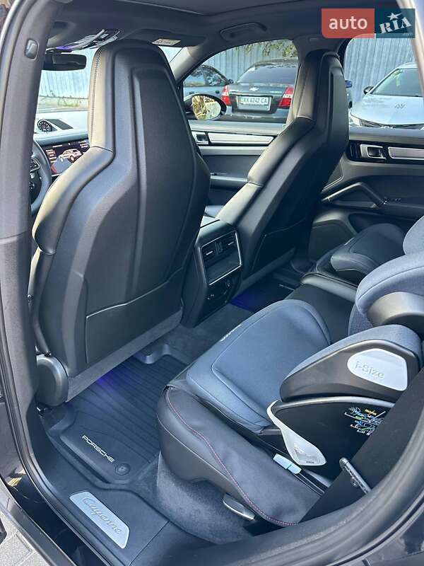 Внедорожник / Кроссовер Porsche Cayenne 2017 в Киеве