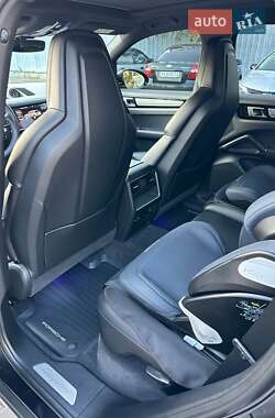 Внедорожник / Кроссовер Porsche Cayenne 2017 в 