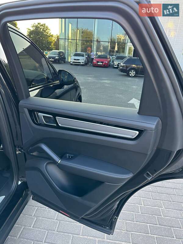 Внедорожник / Кроссовер Porsche Cayenne 2017 в Киеве