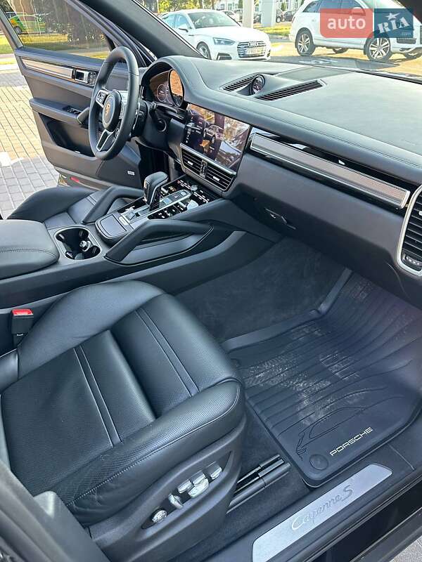 Внедорожник / Кроссовер Porsche Cayenne 2017 в Киеве