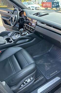 Внедорожник / Кроссовер Porsche Cayenne 2017 в 