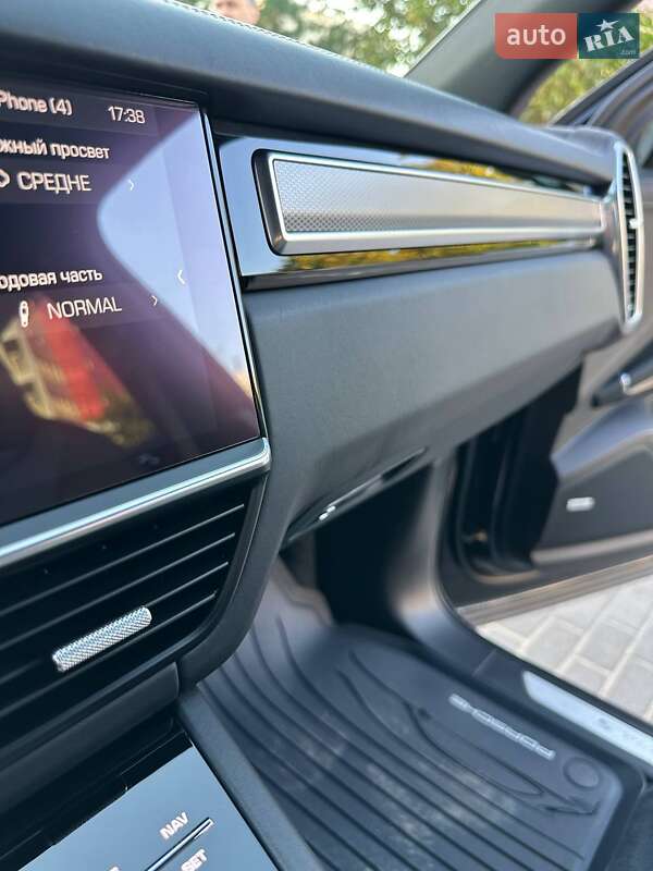 Внедорожник / Кроссовер Porsche Cayenne 2017 в Киеве