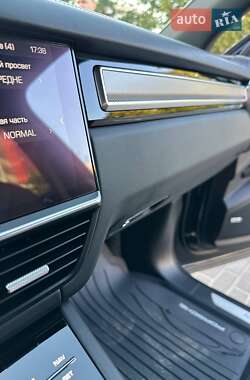 Внедорожник / Кроссовер Porsche Cayenne 2017 в 