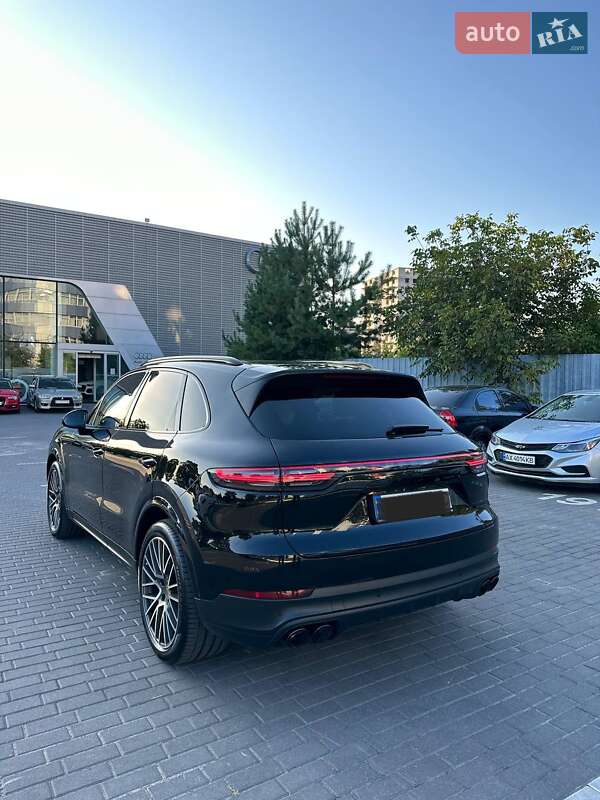 Внедорожник / Кроссовер Porsche Cayenne 2017 в Киеве