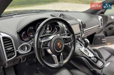 Внедорожник / Кроссовер Porsche Cayenne 2015 в 