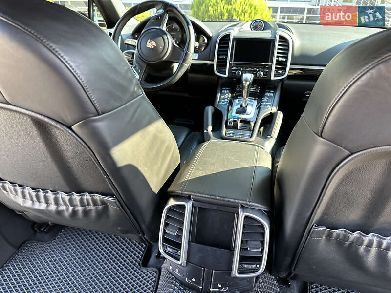 Внедорожник / Кроссовер Porsche Cayenne 2013 в Черновцах