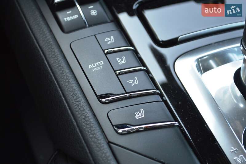 Внедорожник / Кроссовер Porsche Cayenne 2012 в Одессе
