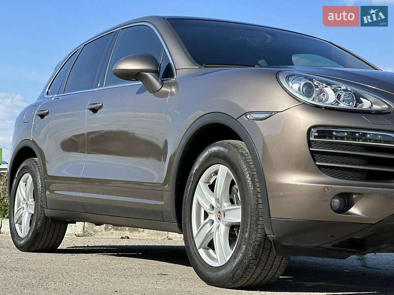 Внедорожник / Кроссовер Porsche Cayenne 2012 в Калуше