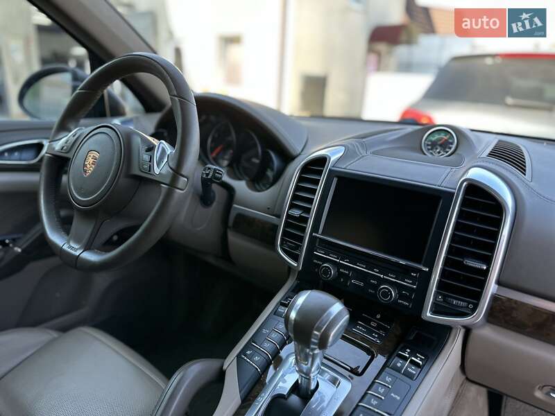 Внедорожник / Кроссовер Porsche Cayenne 2012 в Калуше