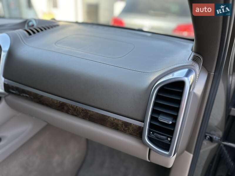 Внедорожник / Кроссовер Porsche Cayenne 2012 в Калуше