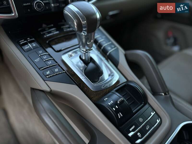 Внедорожник / Кроссовер Porsche Cayenne 2012 в Калуше