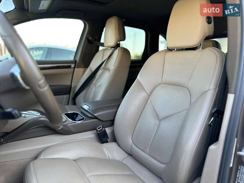 Внедорожник / Кроссовер Porsche Cayenne 2012 в Калуше