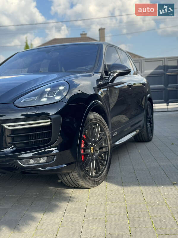 Внедорожник / Кроссовер Porsche Cayenne 2015 в 