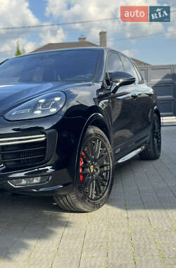 Внедорожник / Кроссовер Porsche Cayenne 2015 в 