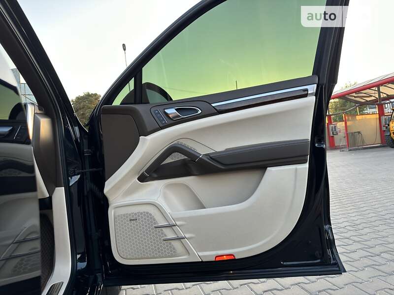 Внедорожник / Кроссовер Porsche Cayenne 2011 в Луцке