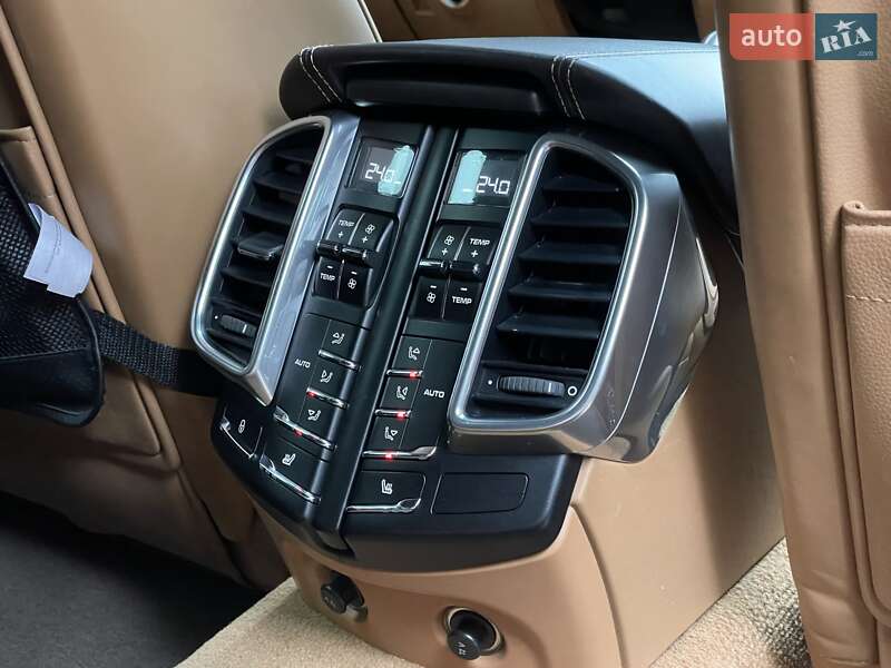 Внедорожник / Кроссовер Porsche Cayenne 2012 в Одессе