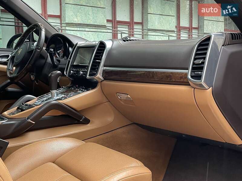 Внедорожник / Кроссовер Porsche Cayenne 2012 в Одессе
