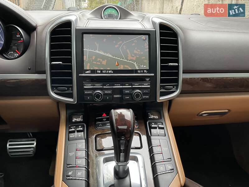 Внедорожник / Кроссовер Porsche Cayenne 2012 в Одессе