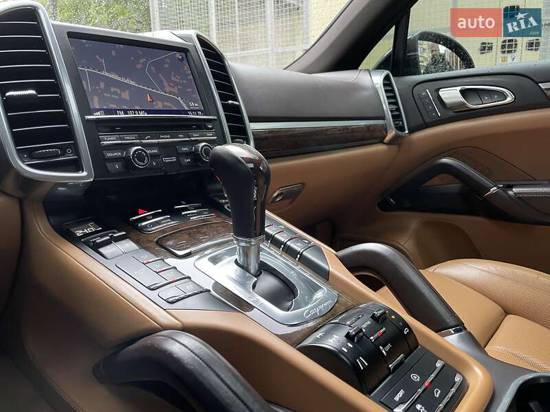 Внедорожник / Кроссовер Porsche Cayenne 2012 в Одессе