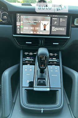Внедорожник / Кроссовер Porsche Cayenne 2021 в 