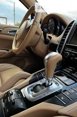 Внедорожник / Кроссовер Porsche Cayenne 2013 в 