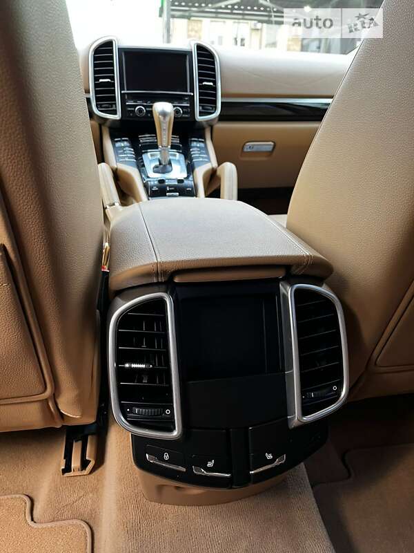 Внедорожник / Кроссовер Porsche Cayenne 2013 в Хмельницком