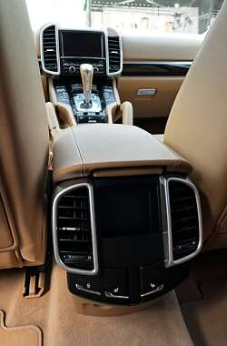 Внедорожник / Кроссовер Porsche Cayenne 2013 в 