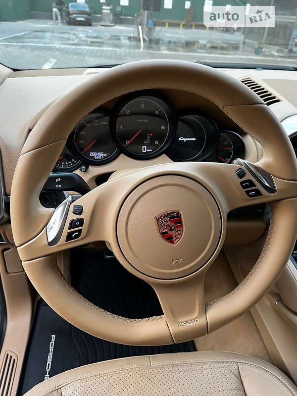 Внедорожник / Кроссовер Porsche Cayenne 2013 в Хмельницком