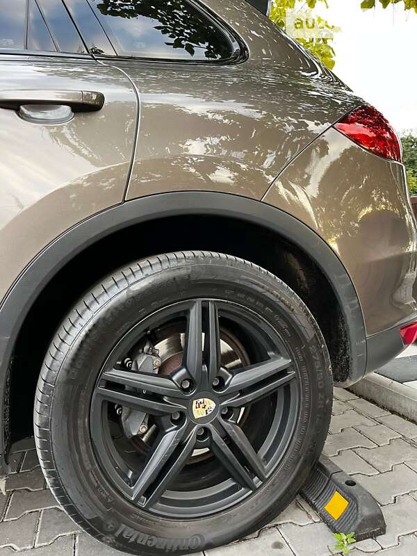 Внедорожник / Кроссовер Porsche Cayenne 2013 в Хмельницком