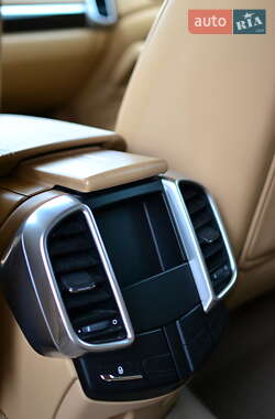 Позашляховик / Кросовер Porsche Cayenne 2012 в 