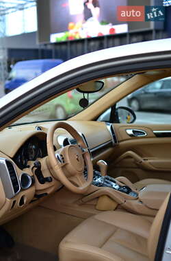 Позашляховик / Кросовер Porsche Cayenne 2012 в 