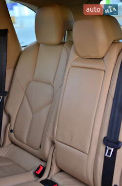 Позашляховик / Кросовер Porsche Cayenne 2012 в 