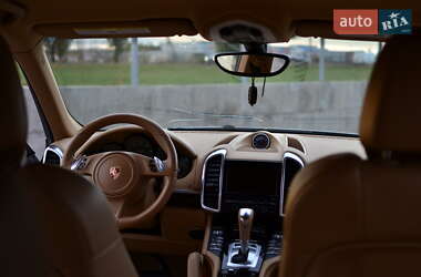 Позашляховик / Кросовер Porsche Cayenne 2012 в 