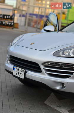Позашляховик / Кросовер Porsche Cayenne 2012 в 