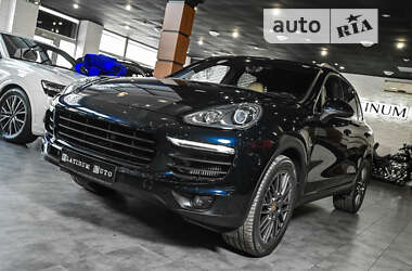 Позашляховик / Кросовер Porsche Cayenne 2016 в 