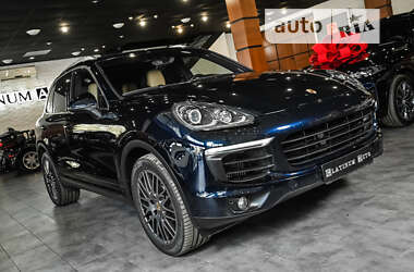 Позашляховик / Кросовер Porsche Cayenne 2016 в 