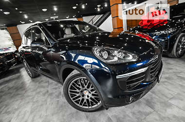 Позашляховик / Кросовер Porsche Cayenne 2016 в 