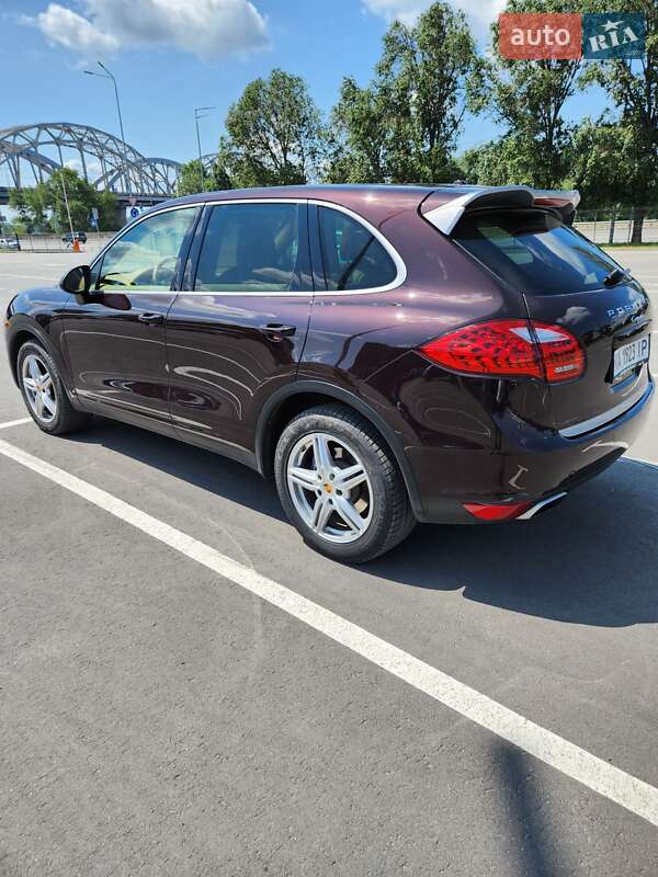 Внедорожник / Кроссовер Porsche Cayenne 2014 в Киеве