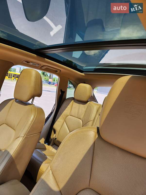 Внедорожник / Кроссовер Porsche Cayenne 2014 в Киеве