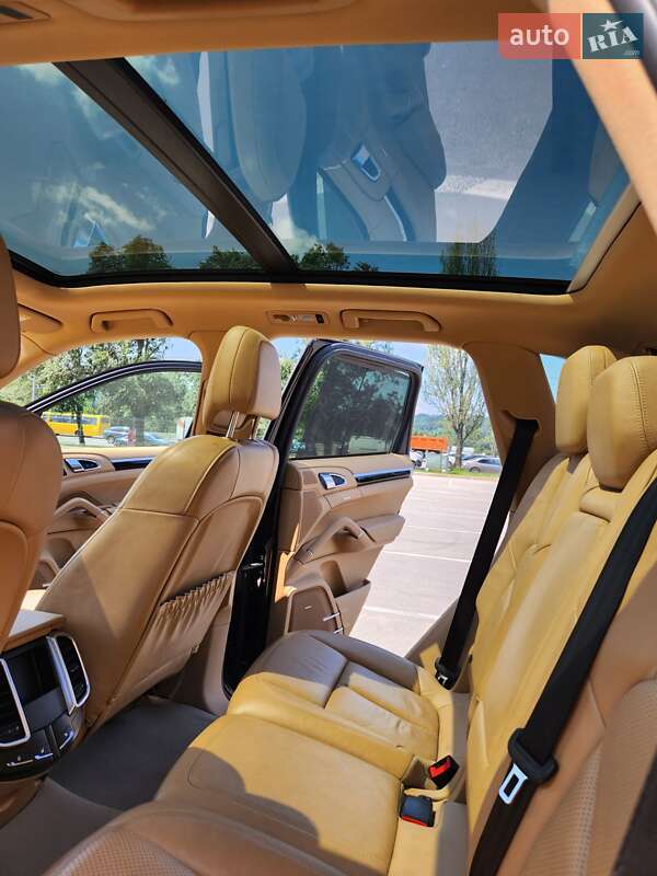 Внедорожник / Кроссовер Porsche Cayenne 2014 в Киеве