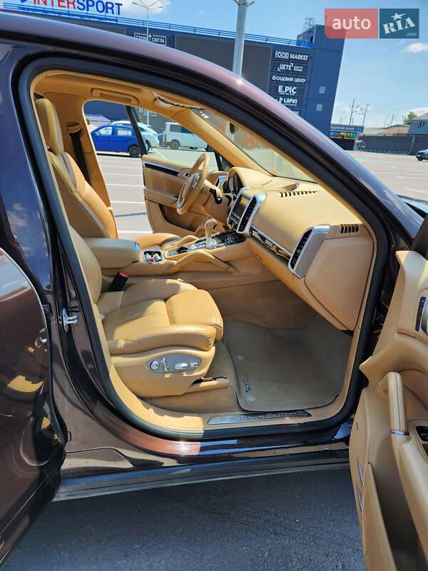 Внедорожник / Кроссовер Porsche Cayenne 2014 в Киеве