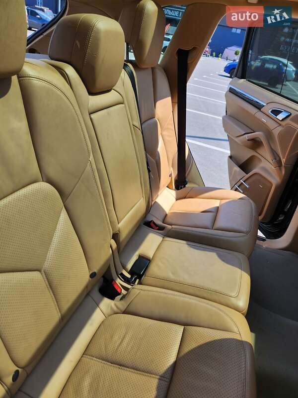 Внедорожник / Кроссовер Porsche Cayenne 2014 в Киеве
