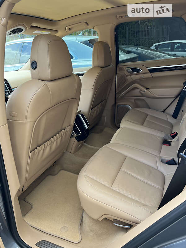 Позашляховик / Кросовер Porsche Cayenne 2012 в Києві
