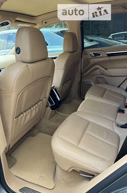 Внедорожник / Кроссовер Porsche Cayenne 2012 в 